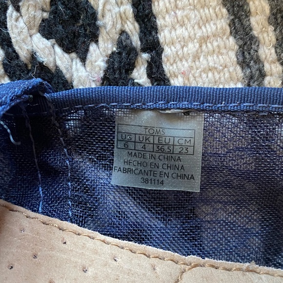 Blue Lace Toms Slip on Shoes! Like New. Size 6! - Picture 3 of 6